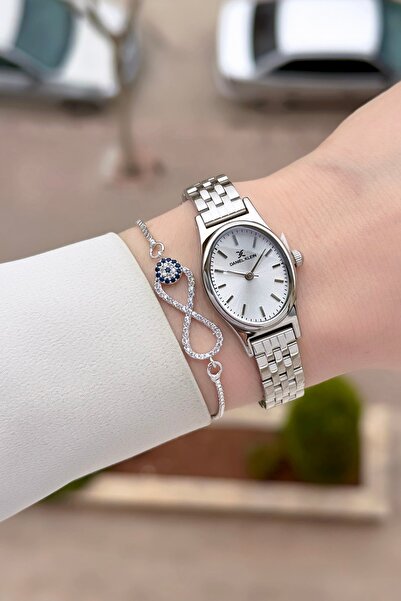 Daniel Klein ساعة يد نسائية بسوار قابل للتعديل باللون الرمادي