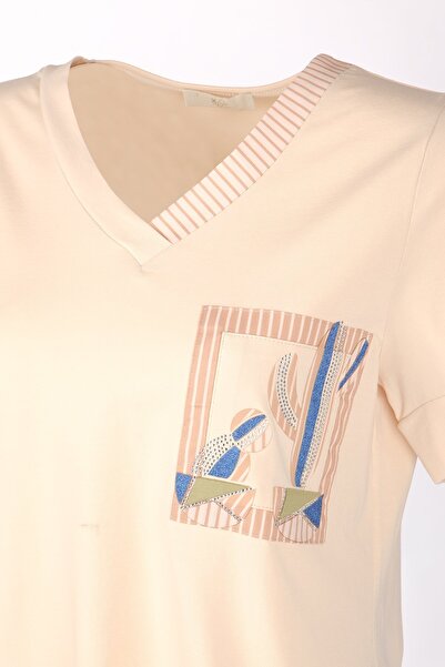 Vedi Tricou de damă -Bb minimalist cu decolteu în V și mânecă scurtă - Pentru...