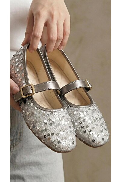 Beyond حذاء باليرينا نسائي مزين بالترتر مع إبزيم فضي 1 سم BYNDPUL01