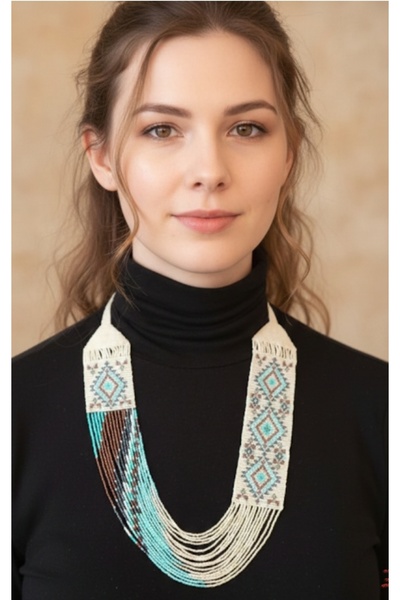 Ceciletta Etnik Desen Elde Dokuma Kolye Tek Üretilmiştir. Özel tasarım.