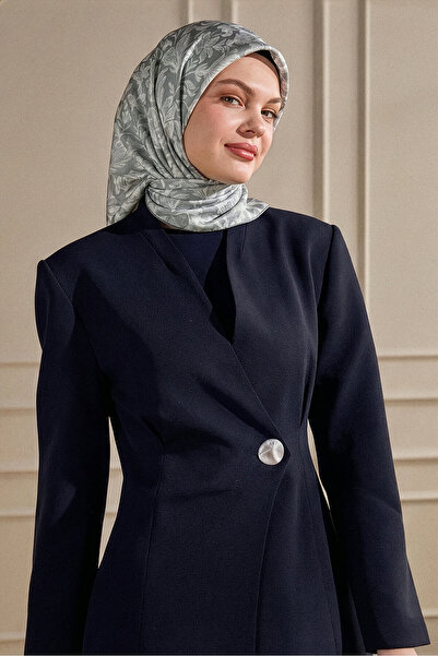 SilkTouch وشاح طبيعي بنمط الزنبق الرمادي