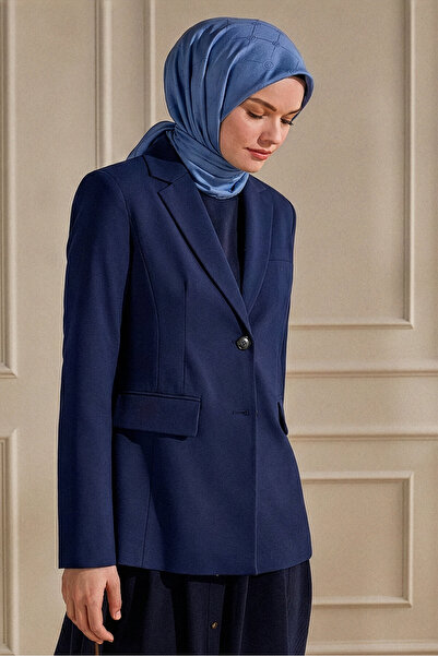 SilkTouch وشاح مرجاني بنمط مونوجرام من إنديجو