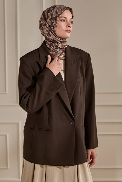 SilkTouch وشاح طبيعي بنمط زهرة الزنبق البني المر