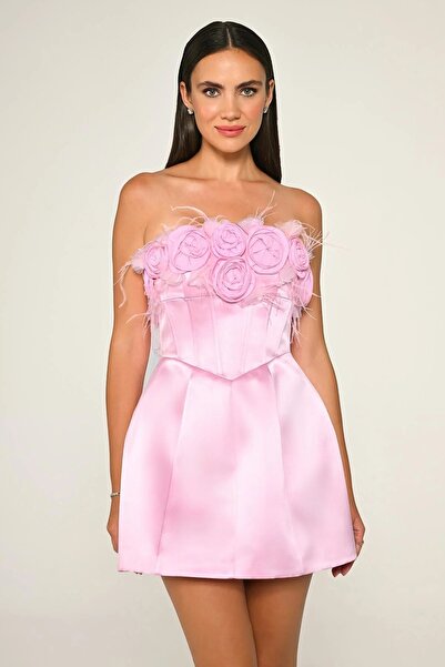 ALFABETA Alfa Beta Straplez Üst Çiçek Aksesuarlı Mat Saten Kısa Abiye Elbise