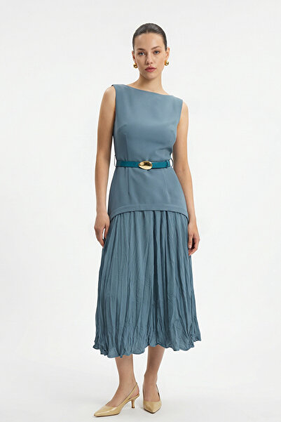 Setre فستان كوارتز بدون أكمام بحزام عند الخصر وياقة قاربية