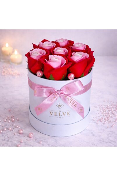 velve Aranjament floral Glamour Double Color, cutie rotunda cu 7 trandafiri s...