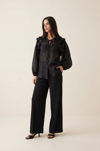 Setre Блуза с черна вратовръзка, разкроени рамене и сатенена текстура