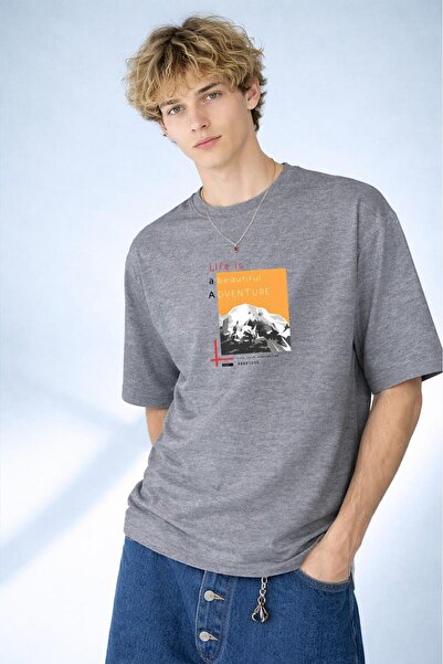 caddekombin Tricou gri pentru bărbați, cu imprimeu Free Spirit Mountain Silho...