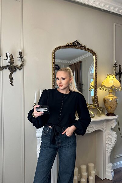 lizge giyim بلوزة كورسا بياقة بالون وحاشية مربوطة من قماش الكوبرا