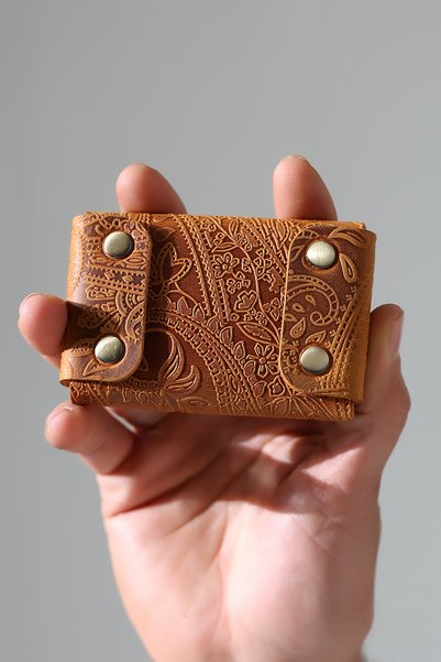 TeriArte Genuine Leather Palm Card Holder, Real Leather Minimal Card Holder, Single Snap Wallet, Unisex Card Holder