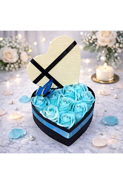 velve Aranjament floral Intimissimo, cu 10 trandafiri de sapun si fluturas de...