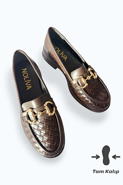 Noliva حذاء لوفر نسائي منسوج بنمط ذهبي ومشبك سلسلة ذهبية ونعل سميك