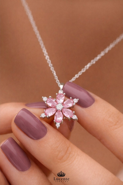 Lucente Jewellery Işıklı Hediye Kutulu Aşk Şans Bereket ve Zarafetin Simgesi 925 Ayar Pembe Taşlı Lotus Çiçeği Gümüş Hediyelik Sevgiliye Eşe Anneye Hediye Ametist Taşlı Lotus Kamelya Çiçeği 2'li Kolye & Küpe Takım Set