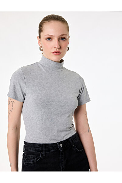 Koton Μπλουζάκι με κοντό μανίκι και ψηλό γιακά σε στενή γραμμή