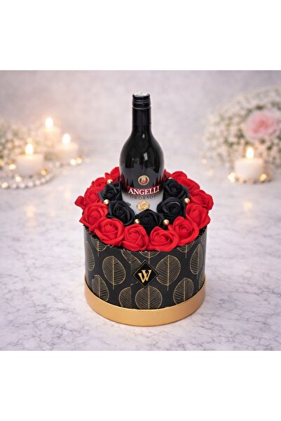 velve Golden Black Gift, Aranjament floral in cutie rotunda trandafiri sapun,...