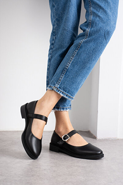 guijarro Дамски обувки с мека подметка и черна катарама - стилни и удобни обу...