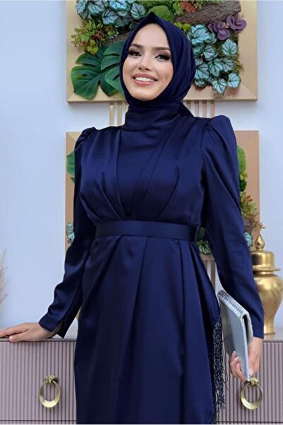 TRENDTESETTÜR KADIN LACİVERT KEMERLİ PÜSKÜLLÜ SATEN ABİYE ELBİSE T 3673