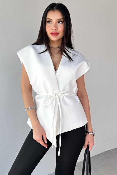 Cappmoda CKT-12448 Λευκό δεμένο γιλέκο με λεπτομέρεια