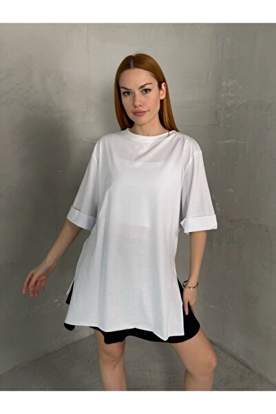 Cappmoda T-20 Λευκό μπλουζάκι με λεπτομέρεια με διπλό μανίκι με σκίσιμο στο π...