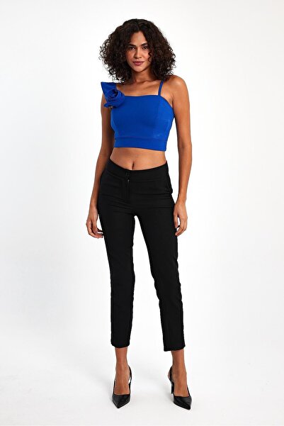 ihraç pazarı Women's Stylish Modern Crop Blouse with Rose Collar Detail and 5...
