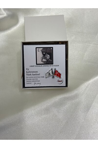 Tüko Store KADINLAR GÜNÜ ÖZEL HEDİYE SABİHA GÖKÇEN ROZET ÖZEL KUTULU