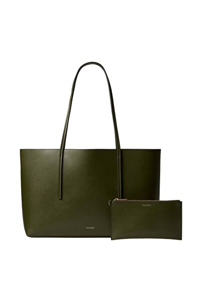 Calvin Klein حقيبة تسوق بشعار معدني مع جيب