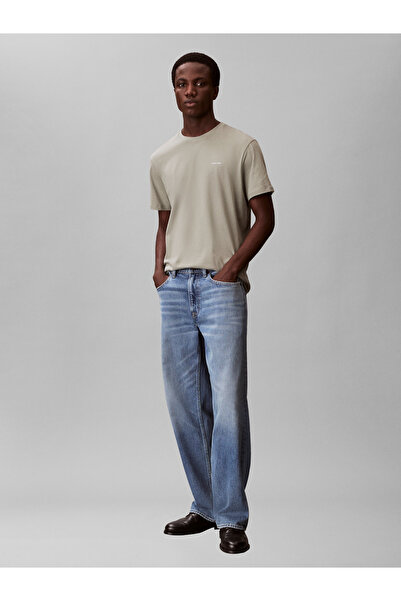 Calvin Klein جينز بأكمام قصيرة سهل الارتداء بشعار أحادي