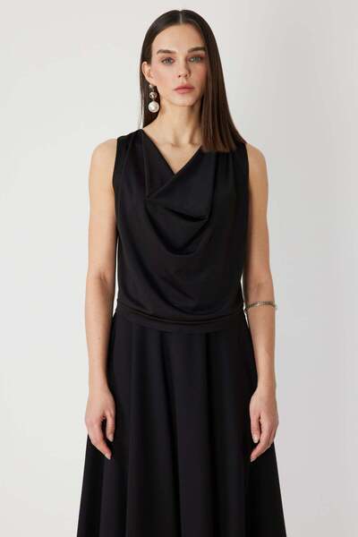 ON بلوزة بدون أكمام بياقة Degaje