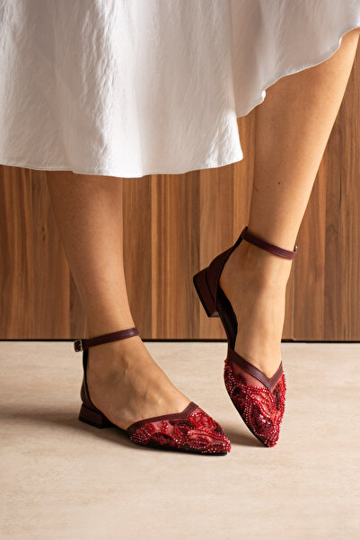 Tibu Ayakkabı حذاء نسائي من Norella مزين بالترتر وحزام للكاحل ومفتوح من الجانبين