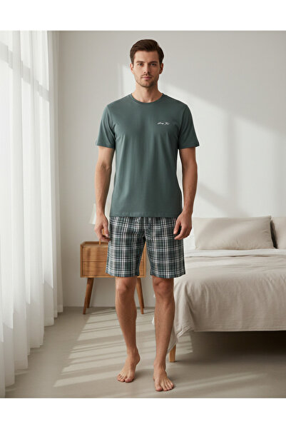 REDTAG طقم بيجاما رجالي مكون من تي شيرت وشورت بنقشة مربعات منسوج