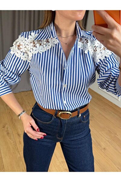 Size Özgü Mavi Omuz Çiçek Detaylı Çizgili Gömlek