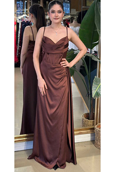 Abiyeniall Kahverengi İnce Askılı Yırtmaçlı Düz Kesim Saten Uzun Abiye Elbise...