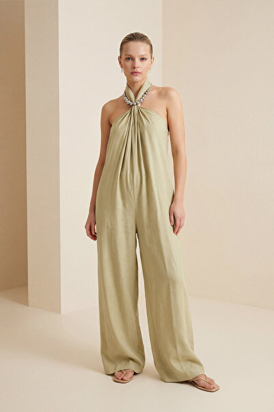 Setre Olive Comfortable Cut Pocketed Jumpsuit with Accessory Detail at the Neck