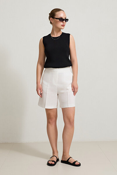 Setre Ecru 100% Linen Comfortable Cut Shorts with Pleated Detail