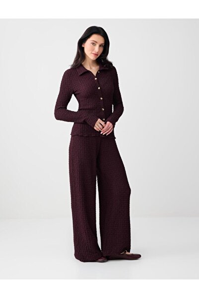 Jimmy Key بنطلون محبوك ذو قصّة واسعة وملمس مميز باللون العنابي