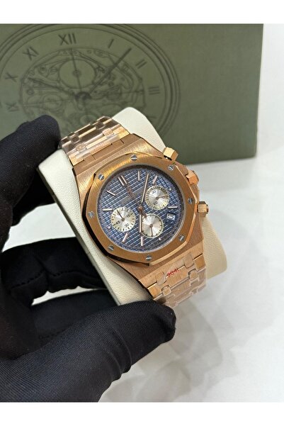 Watch A men's watch with a sophisticated design that combines elegance and pr...