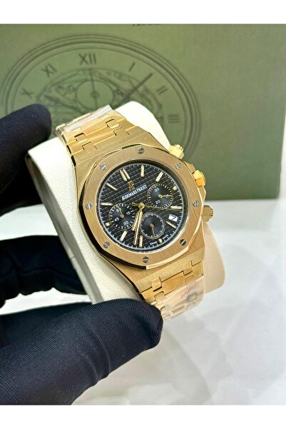 Watch A men's watch with a sophisticated design that combines elegance and pr...