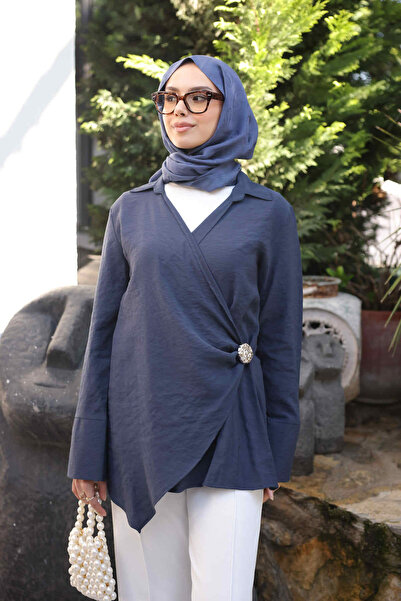 İmajButik قميص كيمونو باللون الأزرق الداكن مع ياقة مزدوجة وتفاصيل بروش