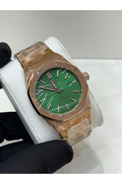 Watch A men's watch with a sophisticated design that combines elegance and pr...