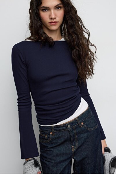 Stradivarius Basic bell sleeve T-shirt