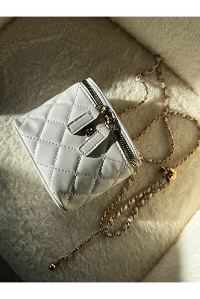 AJE JEWELRY Beyaz Kapitone Model Şık Zincirli Omuz Çantası