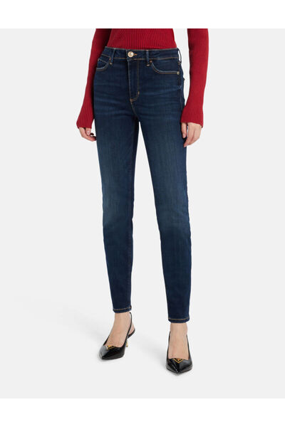 Guess جينز بقصة ضيقة 1981