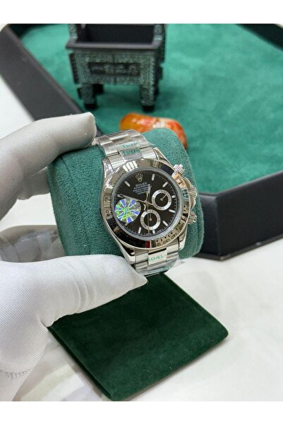 Watch A men's watch with a sophisticated design that combines elegance and pr...