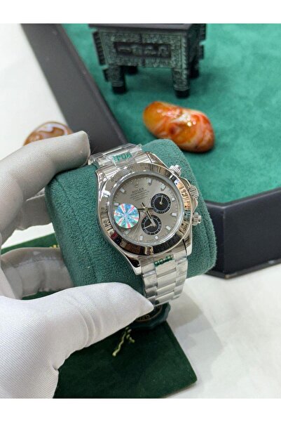 Watch A men's watch with a sophisticated design that combines elegance and pr...