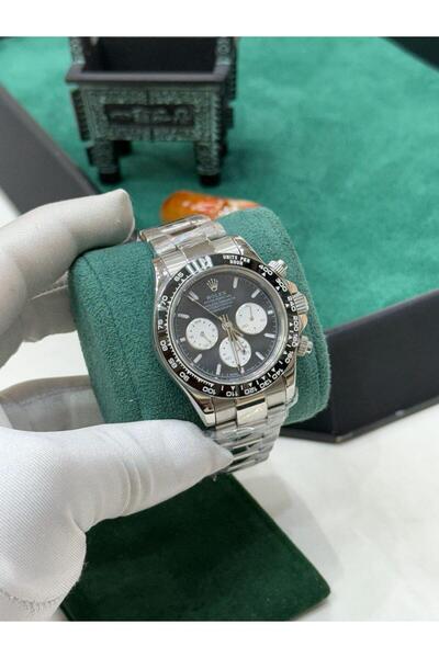 Watch A men's watch with a sophisticated design that combines elegance and pr...