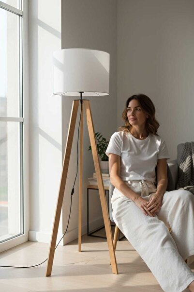 YULAMP HOME CONCEPT Tako Tripod Ahşap Ayaklı Beyaz Başlıklı Lambader