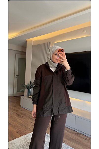 Butik Sports Suit with Garnish