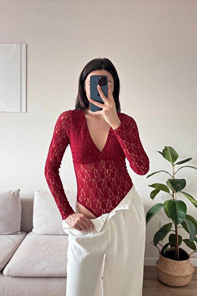 MOZENA V-Neck Lace Bodysuit