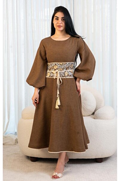 REVE An elegant brown dress with puffed sleeves and an embroidered belt that ...