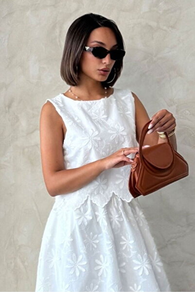 Caddebostan Moda Embroidered Sleeveless Blouse Floral Pattern Scallop Detaile...